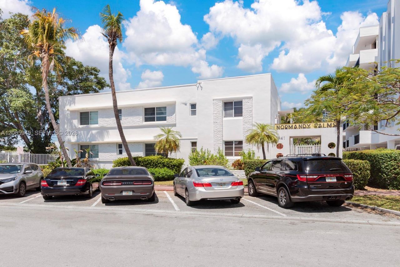 6941 Bay Dr, Unit B3, Miami Beach, FL 33141 Photo