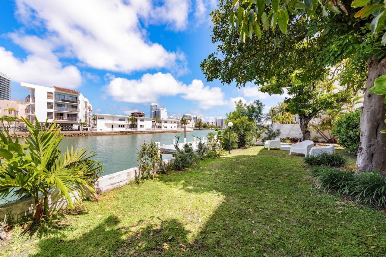 6941 Bay Dr, Unit B3, Miami Beach, FL 33141 Photo