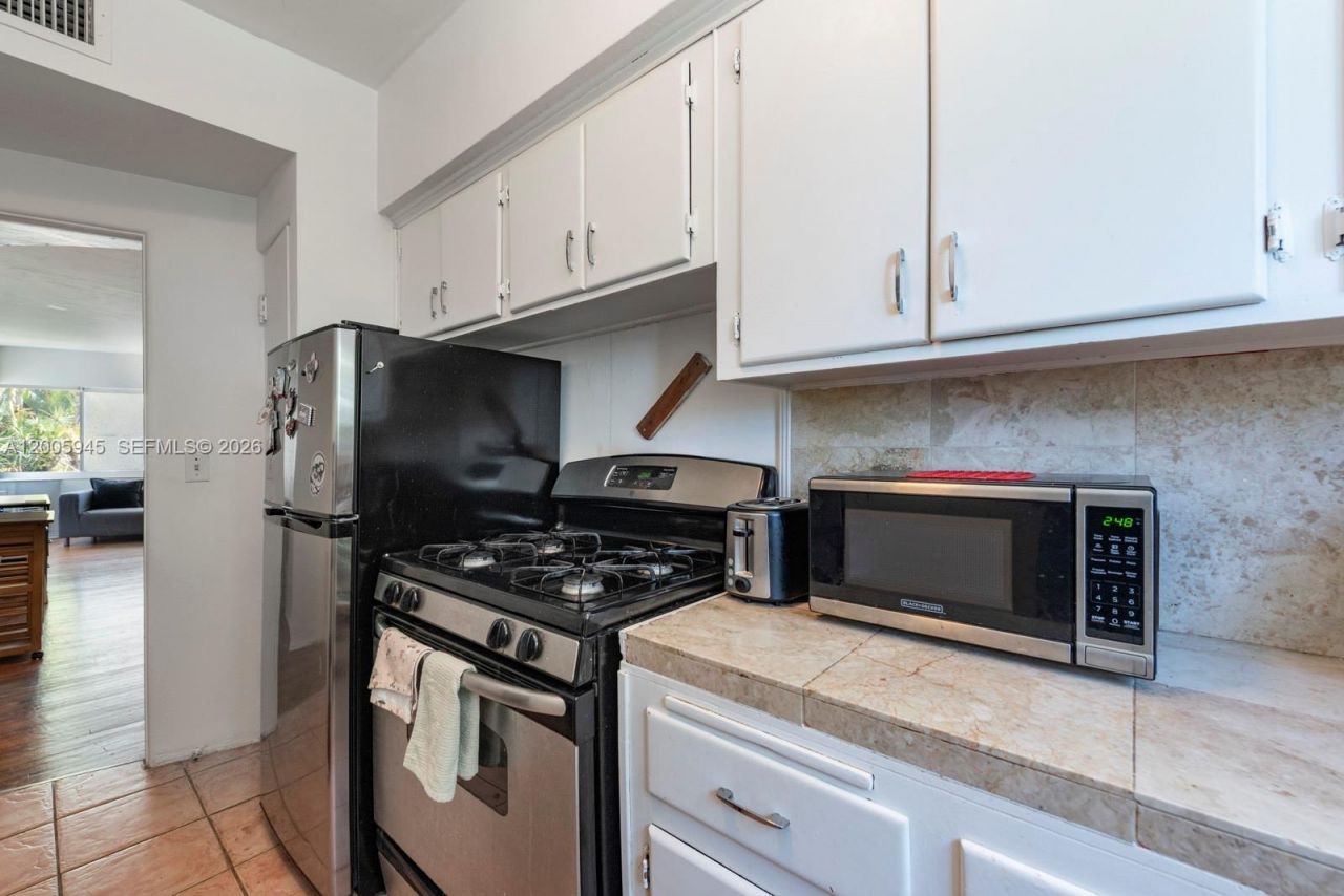 6941 Bay Dr, Unit B3, Miami Beach, FL 33141 Photo