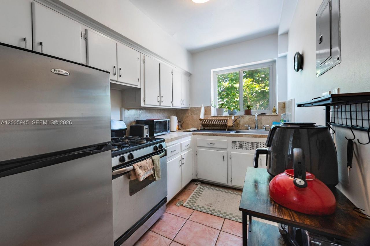 6941 Bay Dr, Unit B3, Miami Beach, FL 33141 Photo