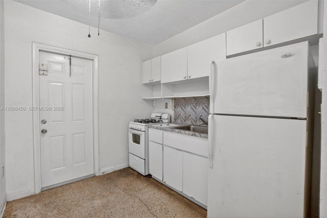 2100 NW 24th St , Miami, FL 33142 Photo