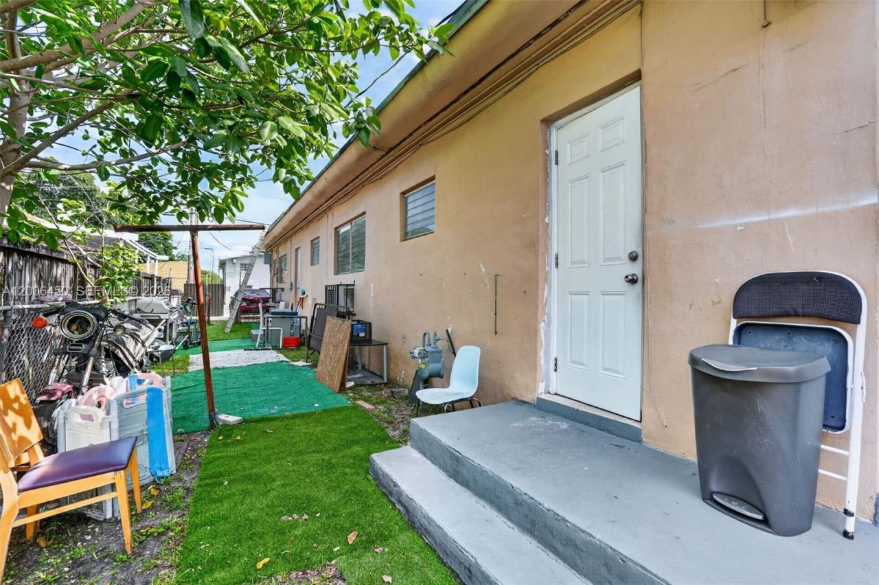 2100 NW 24th St , Miami, FL 33142 Photo
