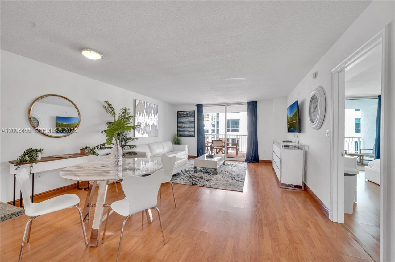 1200 Brickell Bay Dr , Unit 1914, Miami, FL 33131 Photo