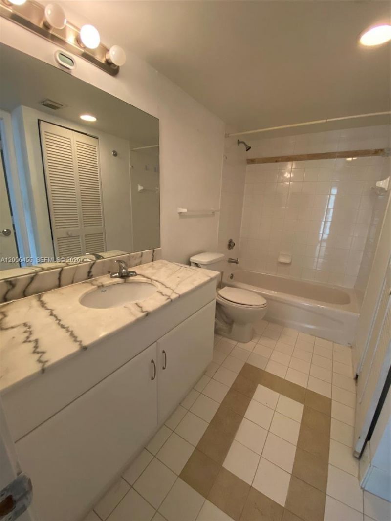 1200 Brickell Bay Dr, Unit 1914, Miami, FL 33131 Photo