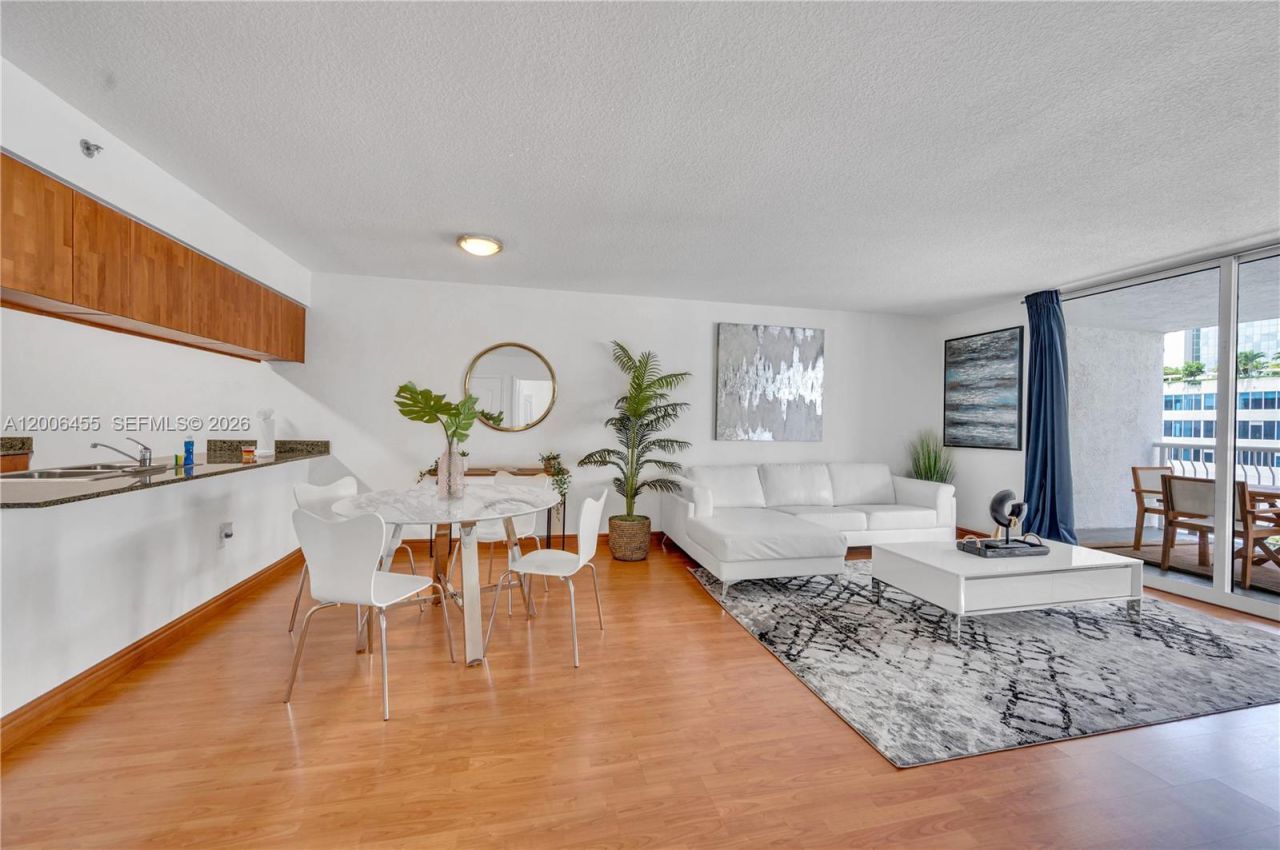 1200 Brickell Bay Dr , Unit 1914, Miami, FL 33131 Photo