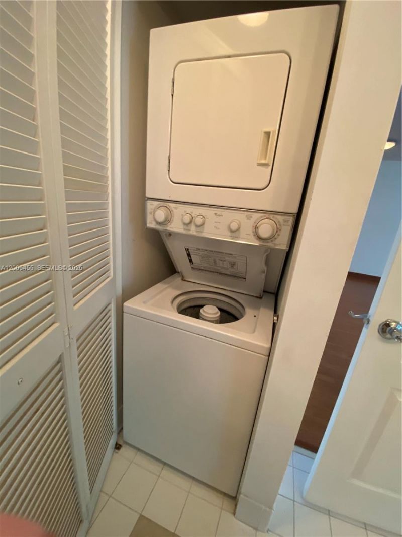 1200 Brickell Bay Dr, Unit 1914, Miami, FL 33131 Photo