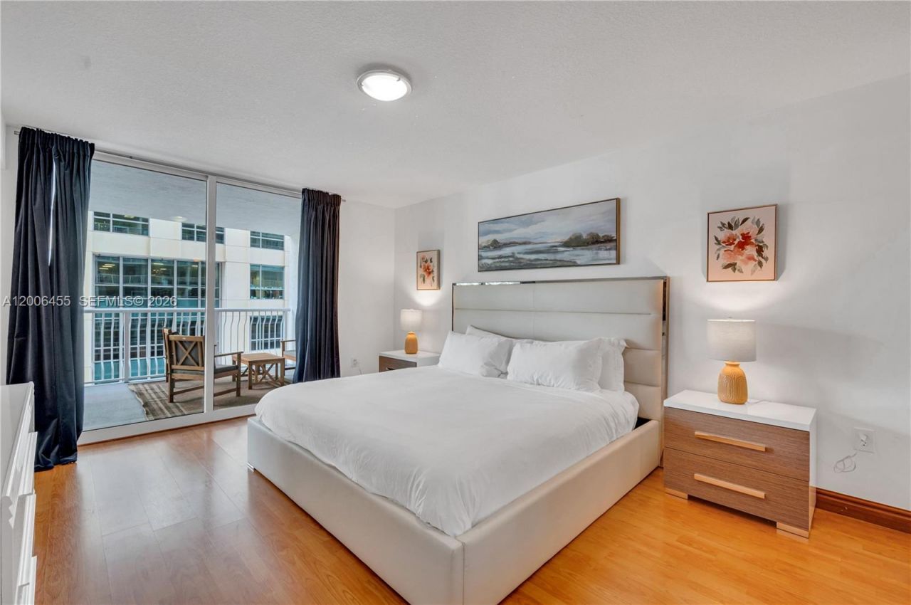 1200 Brickell Bay Dr , Unit 1914, Miami, FL 33131 Photo