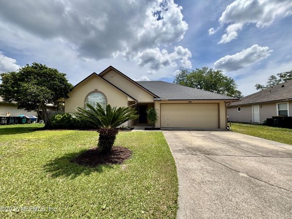 8467 CHARLESGATE Circle E, Jacksonville, FL 32244