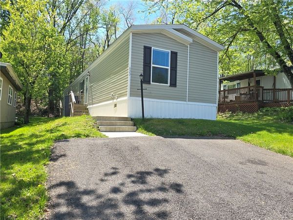 623 Falls Church Rd, Imperial, PA 15126