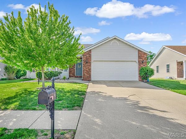 4 Jason Drive, Glen Carbon, IL 62034