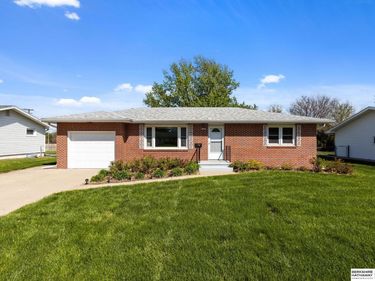 108 Meadow Lane , Gretna, NE 68028