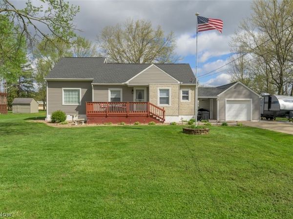 140 Edward Street NW, Champion, OH 44483
