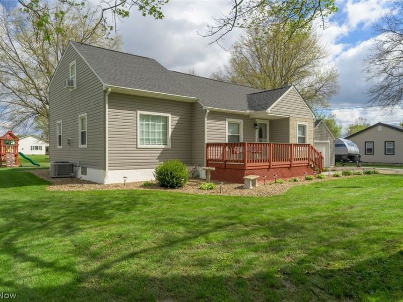 140 Edward Street NW, Champion, OH 44483 Photo 2