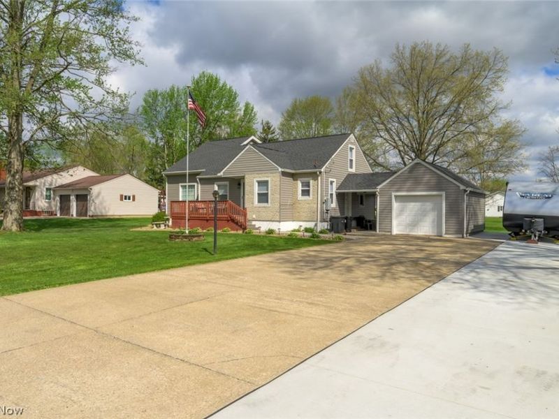 140 Edward Street NW, Champion, OH 44483 Photo 3