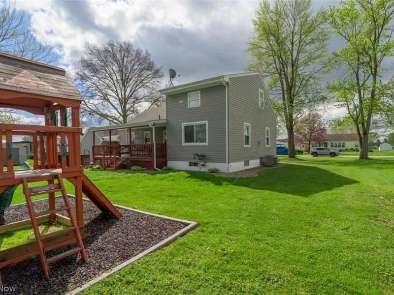 140 Edward Street NW, Champion, OH 44483 Photo 4