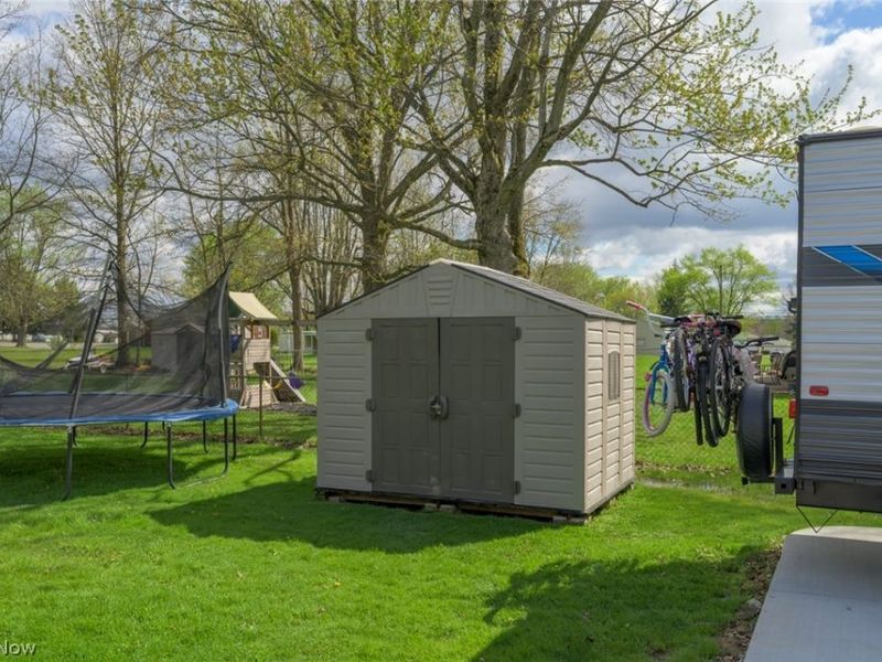 140 Edward Street NW, Champion, OH 44483 Photo 8