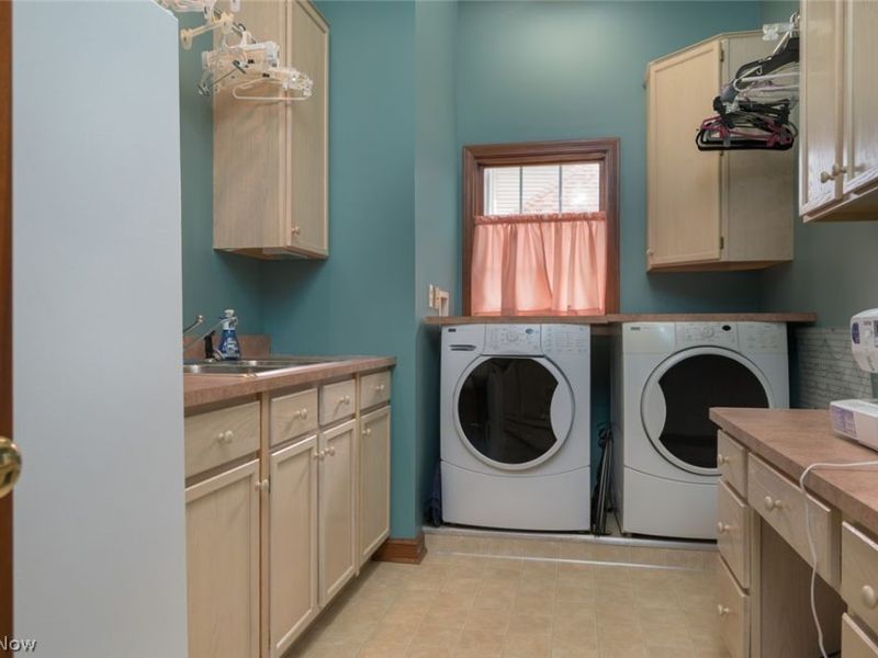 1015 Cambridge Court NE, Warren, OH 44484 Photo 24