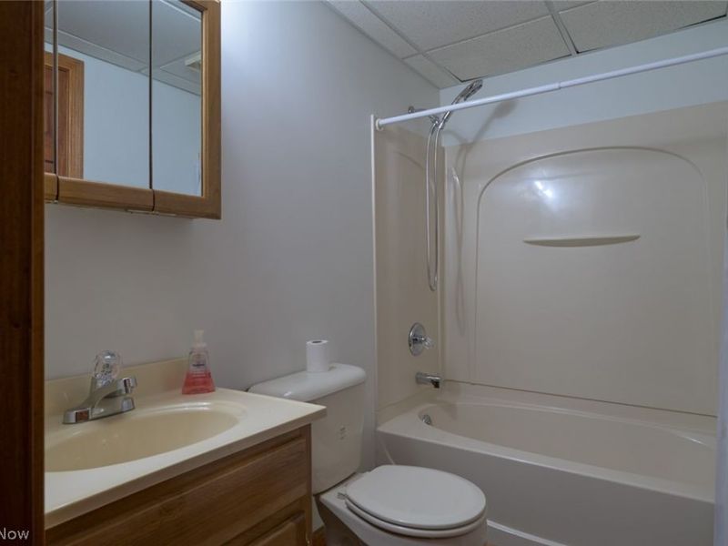 1015 Cambridge Court NE, Warren, OH 44484 Photo 37