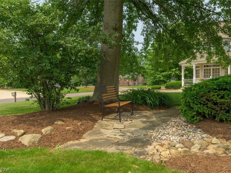 1015 Cambridge Court NE, Warren, OH 44484 Photo 5