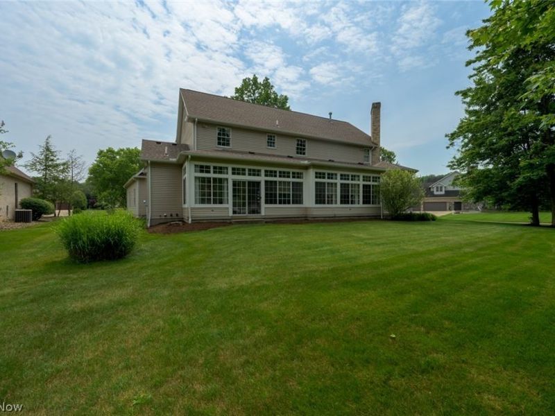 1015 Cambridge Court NE, Warren, OH 44484 Photo 9