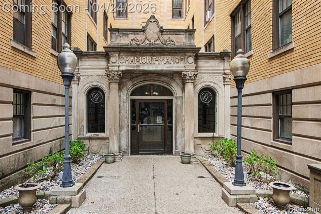 120 Seward Street, Detroit, MI 48202 Main Photo