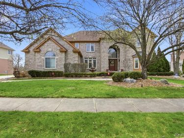 2935 Ivy Hill Drive, Commerce Twp, MI 48382