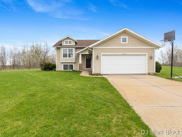 9764 Hessler Crossing, Rockford, MI 49341