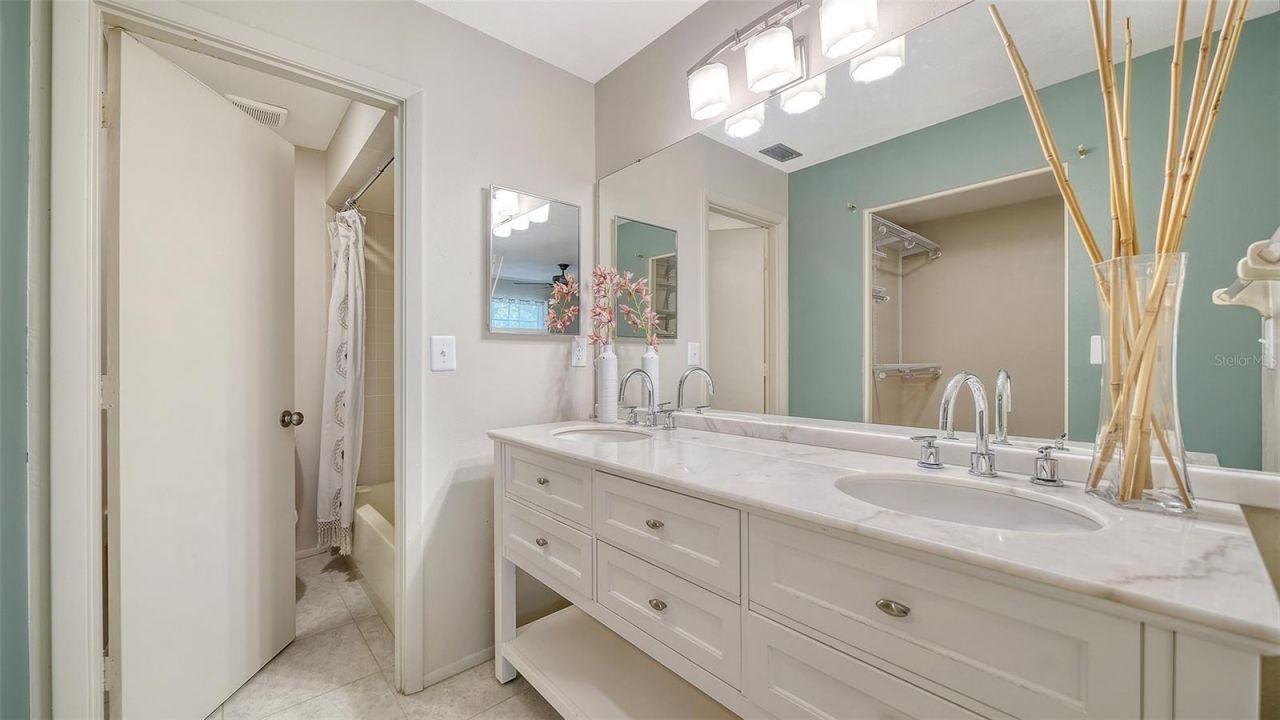 5056 Barrington Circle, Unit 2602, Sarasota, FL 34234 Photo