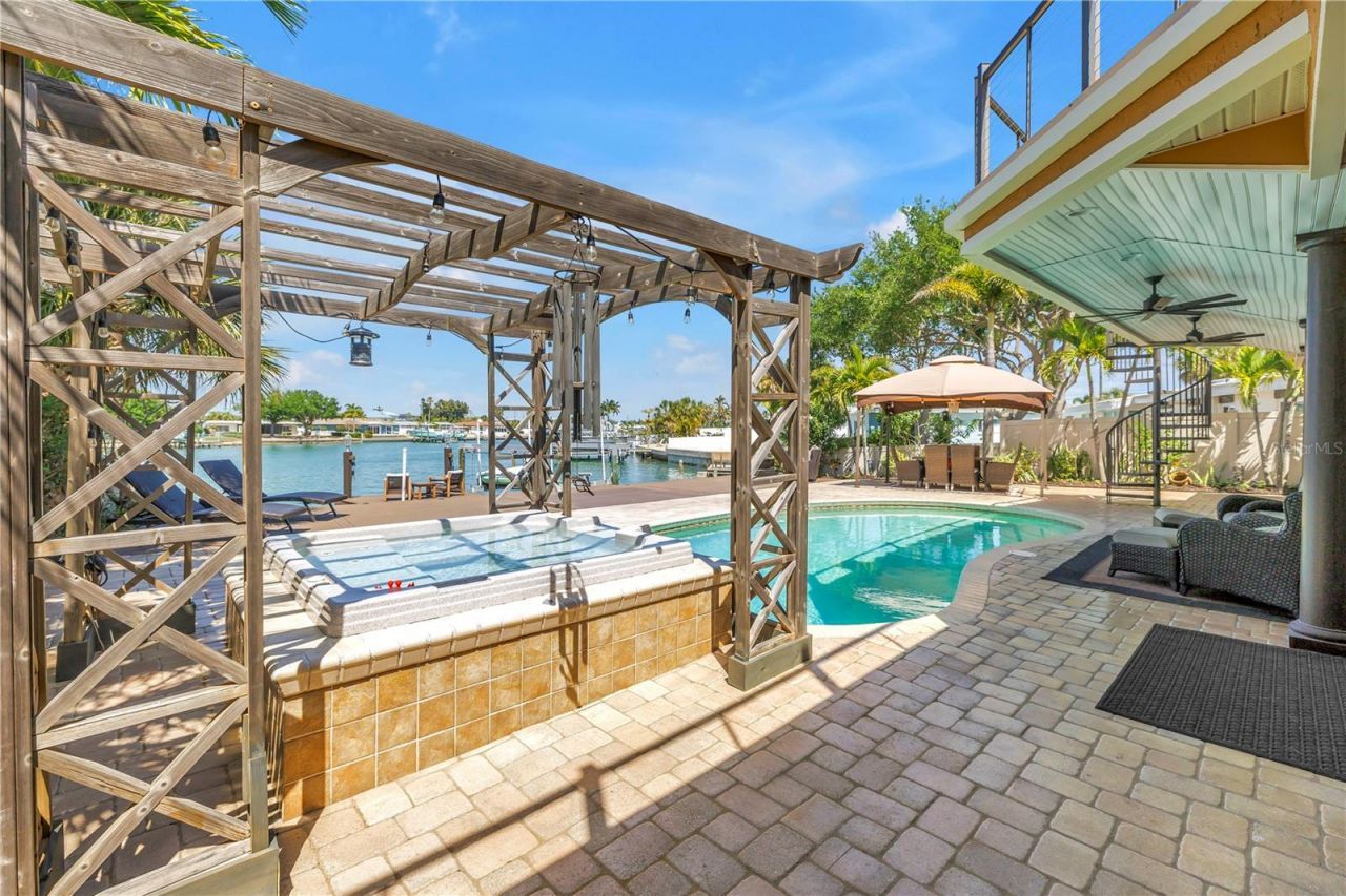 3945 Poinsettia Drive, Saint Pete Beach, FL 33706 Photo
