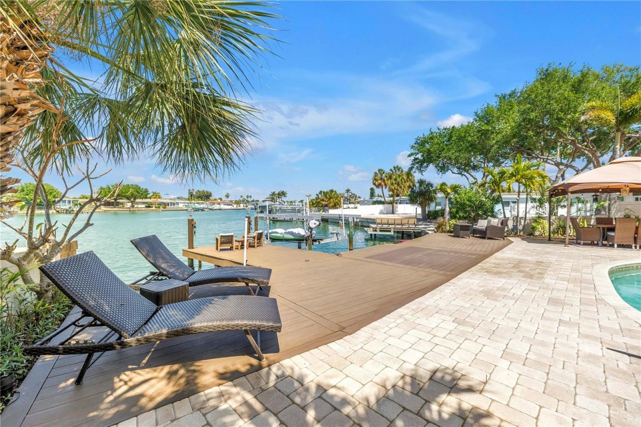 3945 Poinsettia Drive, Saint Pete Beach, FL 33706 Photo