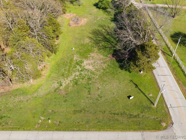 27 S 592 Place , Grove, OK 74344