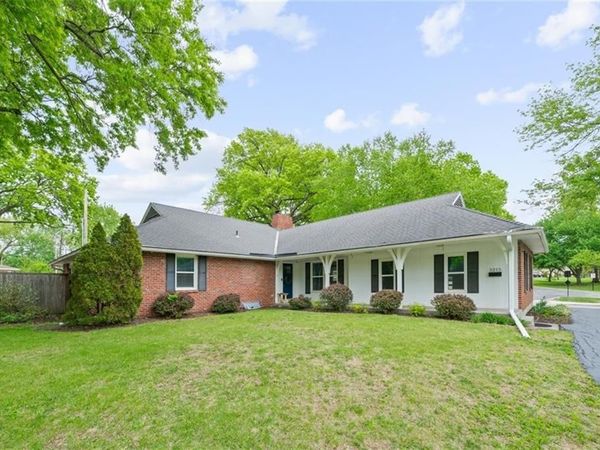 5215 Pawnee Drive, Roeland Park, KS 66205