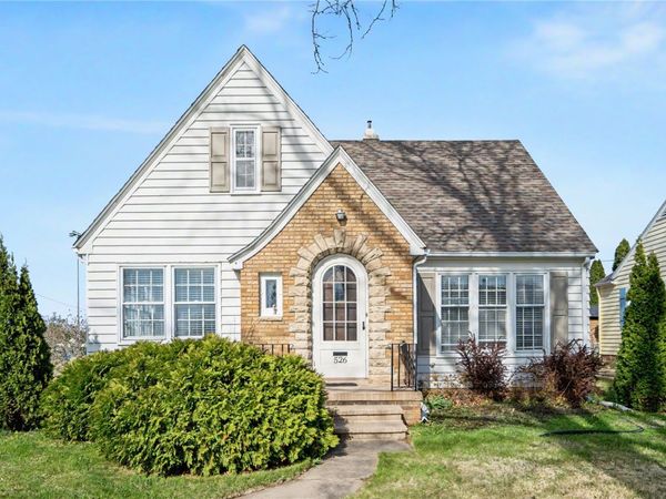 526 Longwood Drive NE, Cedar Rapids, IA 52402