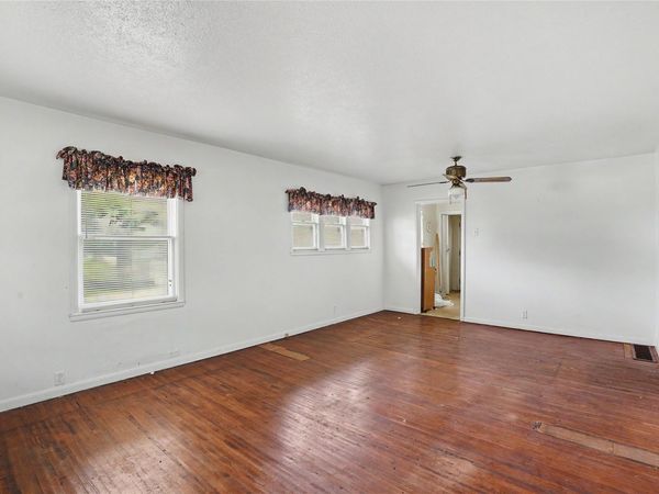 1424 Douglas Avenue, Des Moines, IA 50313