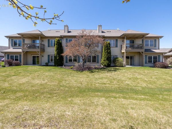 W55W17164 Ravenwood DRIVE, Menomonee Falls, WI 53051