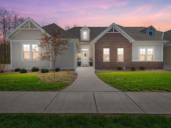 2165 W Colonial Woods DRIVE, Oak Creek, WI 53154