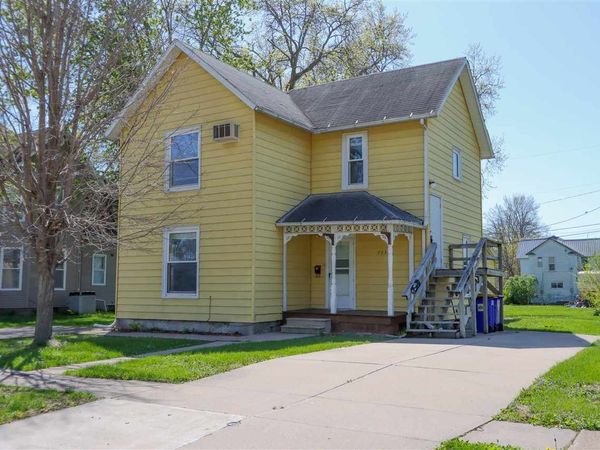 733 E 2nd Ave, Washington, IA 52353