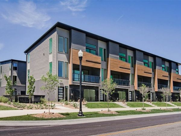 206 NW 9th Street , Bentonville, AR 72712