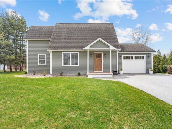 6 Vivian Lane, St. Albans Town, VT 05478