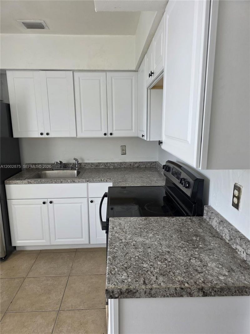 412 SW 10th St, Unit 1-2, Hallandale Beach, FL 33009 Photo