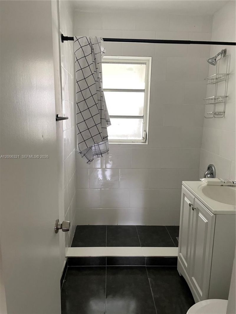 5800 SW 61st St, Miami, FL 33143 Photo