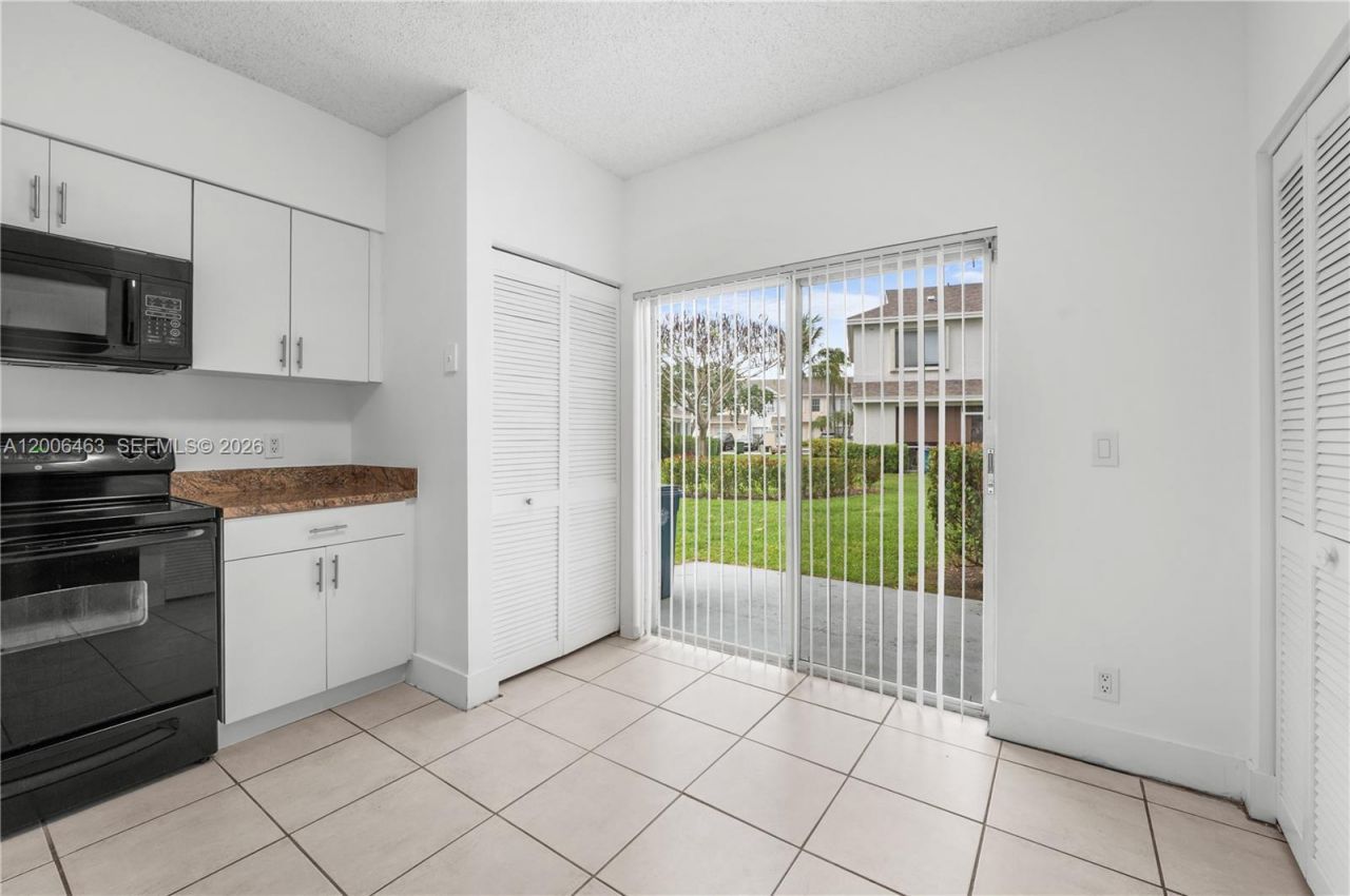 40 Simonton Cir, Unit 40, Weston, FL 33326 Photo