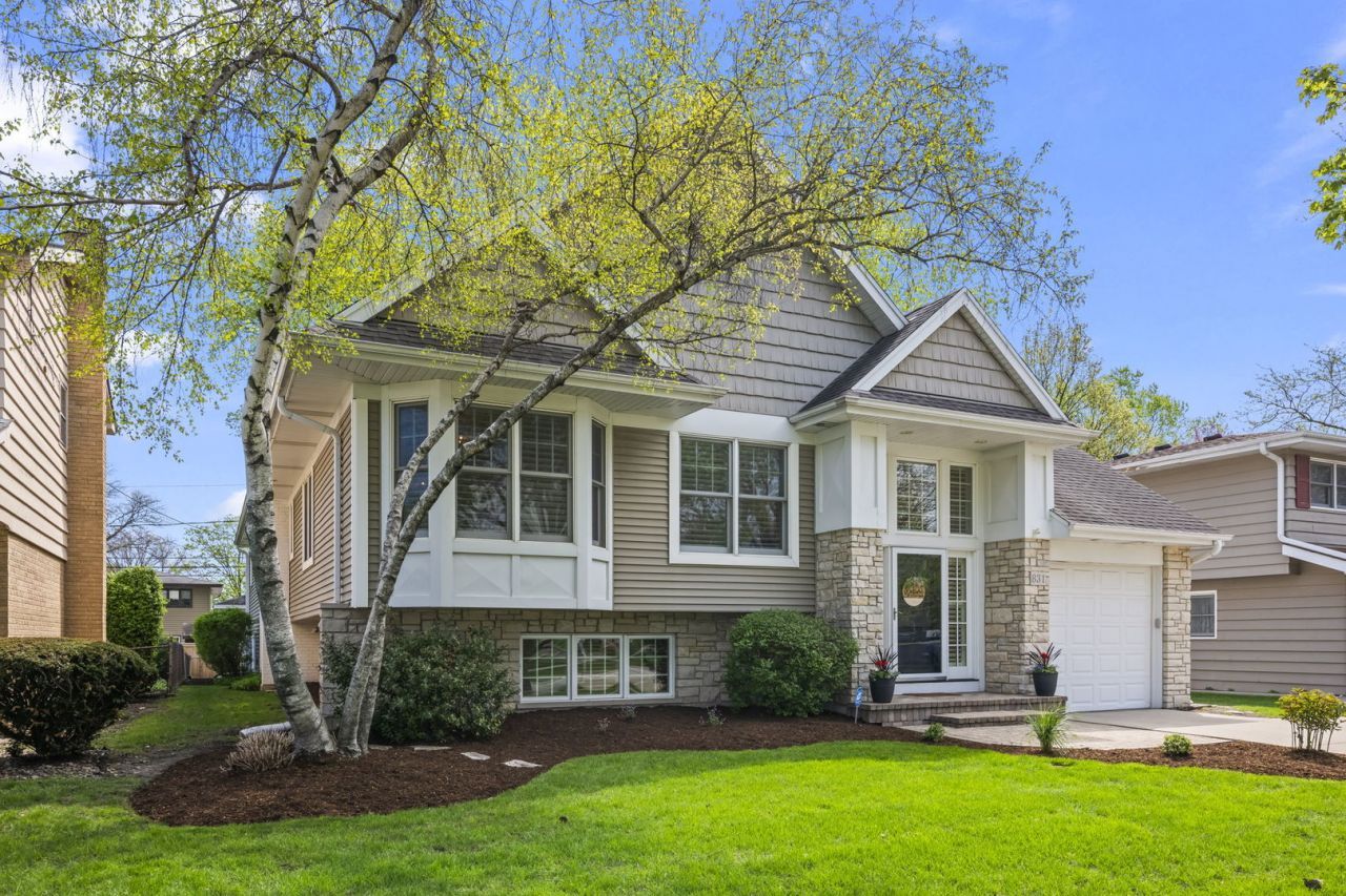 831 S Dryden Place , Arlington Heights, IL 60005