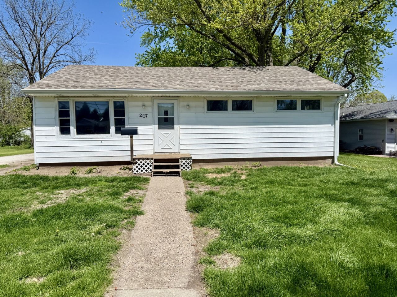 207 E Illinois Street , Cambridge, IL 61238