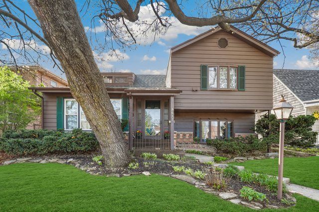 9617 E Shore Drive, Oak Lawn, IL 60453 Main Photo