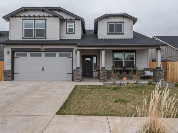 1707 NW Varnish Avenue, Redmond, OR 97756