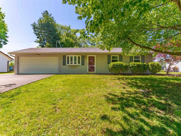 2424 Lexington Road, Evansville, IN 47720