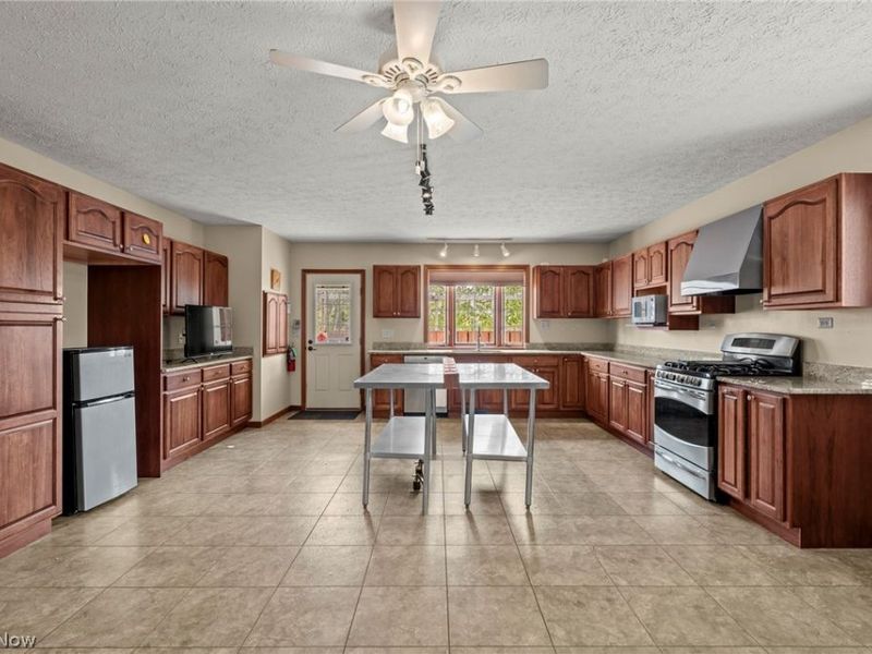 832 S Main Street , North Canton, OH 44720 Photo 33