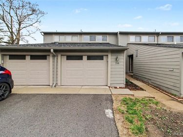 798 Peninsula Court, Ann Arbor, MI 48105