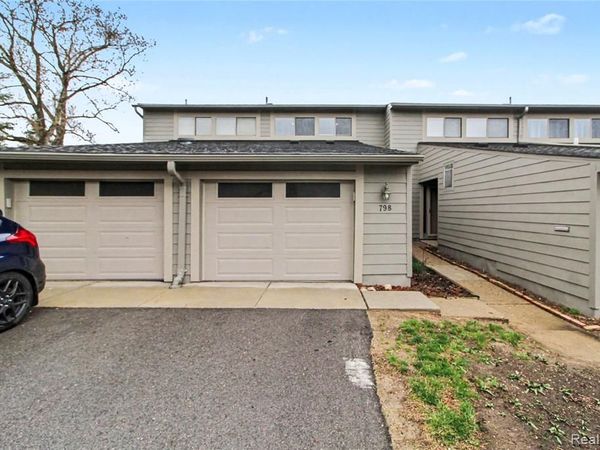 798 Peninsula Court , Ann Arbor, MI 48105
